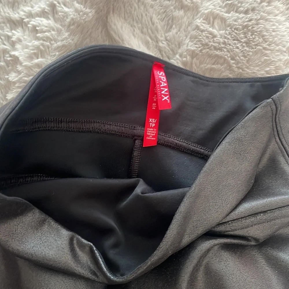 Spanx, faux leather leggings - Picture 3 of 3